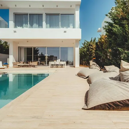 Blue Waves 3 Beachfront Villa