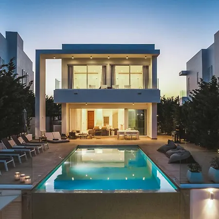 Blue Waves 3 Beachfront Villa *