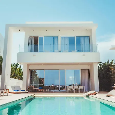 Blue Waves 3 Beachfront Villa